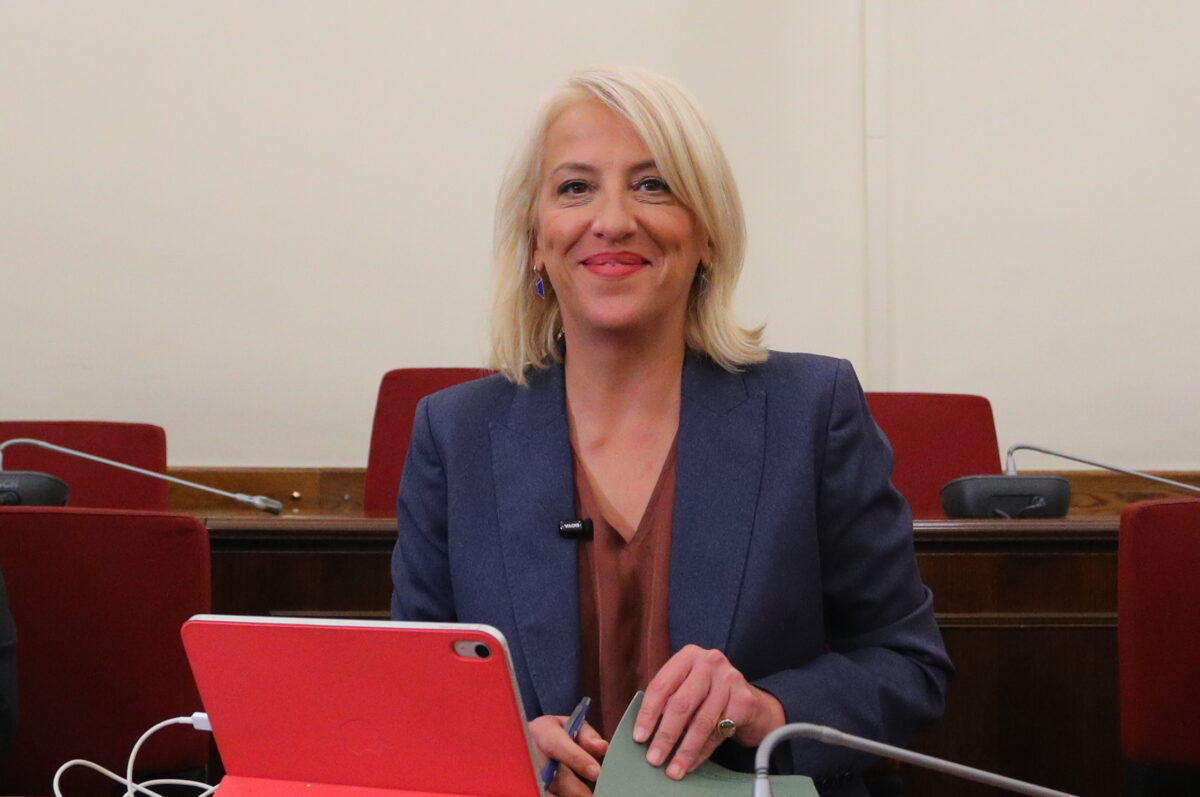 Ρένα Δούρου: «6+1» ερωτήματα πριν την ομιλία Μητσοτάκη στον ΟΗΕ