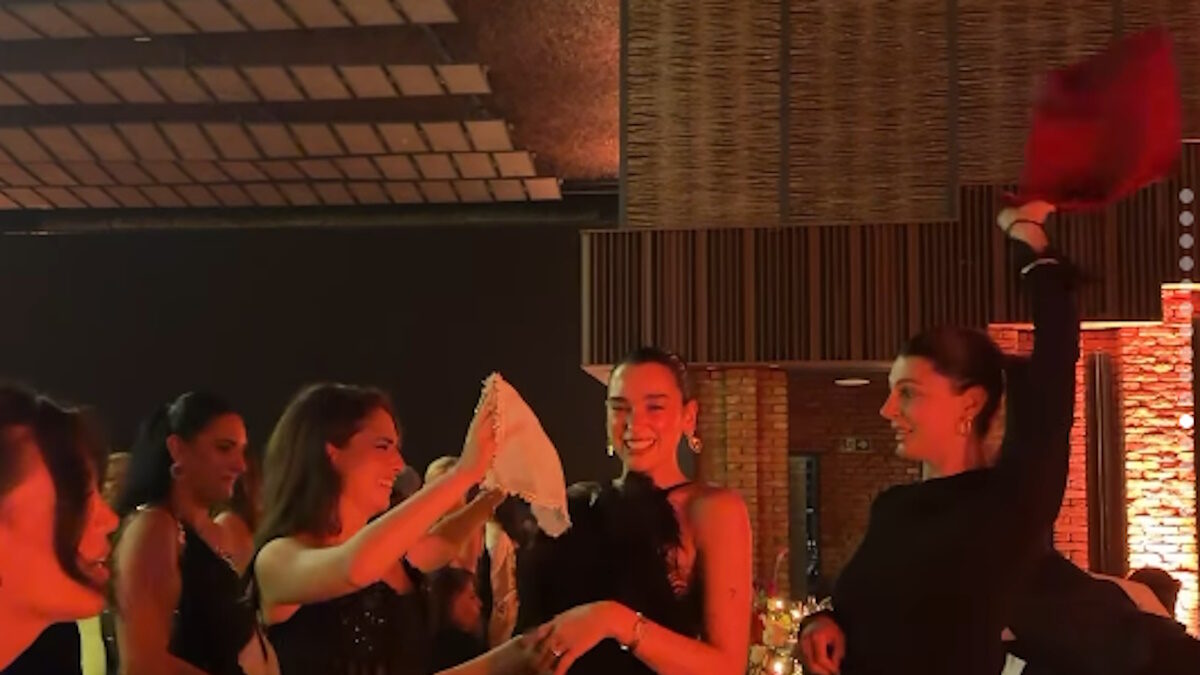 Η Dua Lipa «τα έσπασε» σε οικογενειακό γλέντι στο Κόσοβο – Δείτε βίντεο