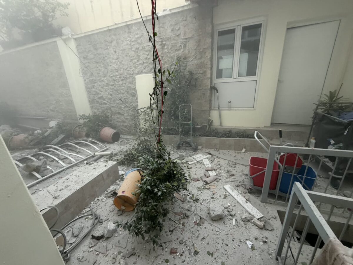 Εικονες απο την στιγη της εκρηξης απο παρακειμενα σπιτια που υπεστησαν ζημιες(ΕUROKINISSI)