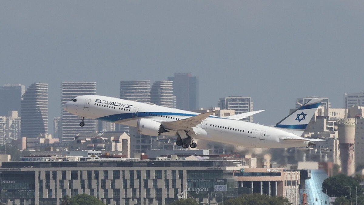 Αεροσκάφος της El Al Airlines απογειώνεται από το αεροδρόμιο Μπεν Γκουριόν στο Τελ Αβίβ του Ισραήλ