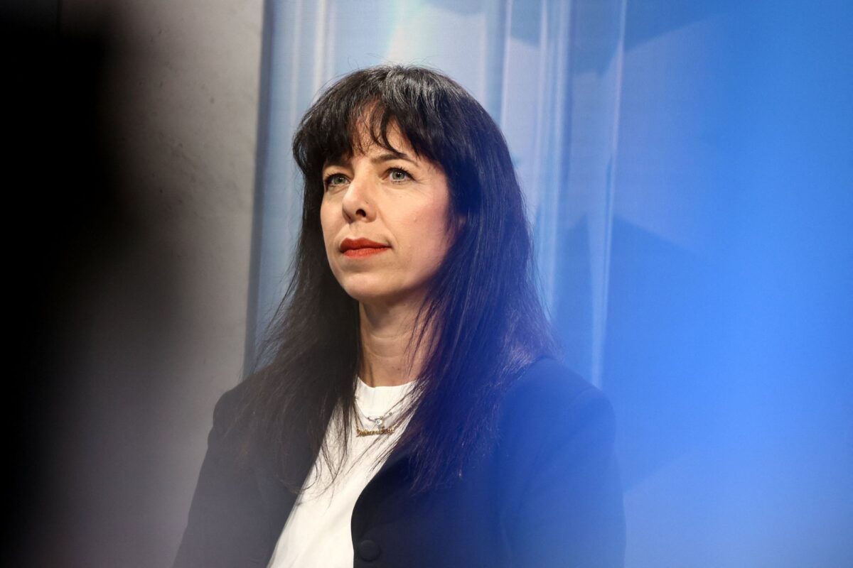 Ελίφ Εράλπ: Η κόρη Τούρκων προσφύγων που έφερε την Αριστερά στην πρώτη θέση στο Βερολίνο