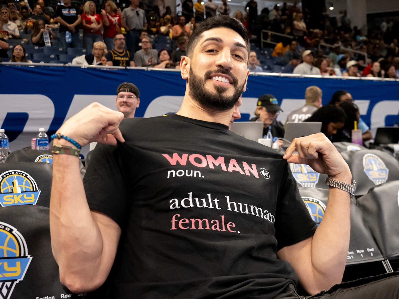 Ο Ενές Καντέρ έκανε μήνυση σε ομάδα του WNBA: «Mόνο βιολογία, θα συνεχίσω να υπερασπίζομαι τις γυναίκες»