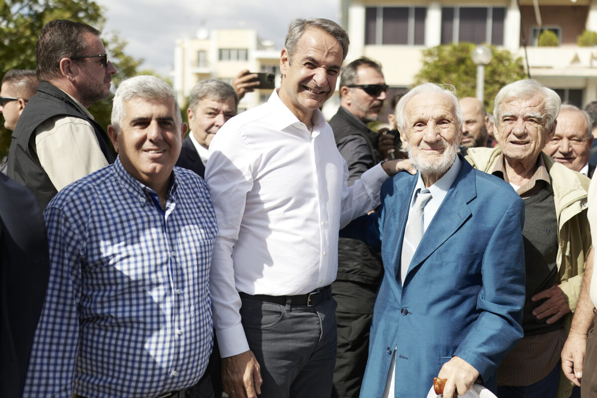 Περιοδεία Μητσοτάκη στον Ασπρόπυργο και μήνυμα συνεργασίας με την Αυτοδιοίκηση: «Εδώ γίνεται καλή δουλειά» - Η ατάκα για τη γιορτή του