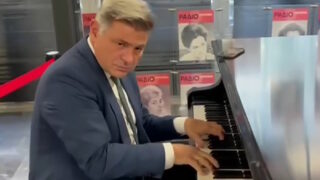 Ο Νίκος Φαραντούρης