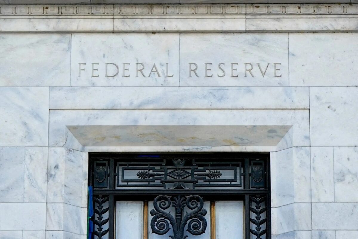 Κρίστοφερ Γουόλερ (Fed): Να περιμένουμε τα αποτελέσματα για τον πληθωρισμό πριν την απόφαση για επιτόκια