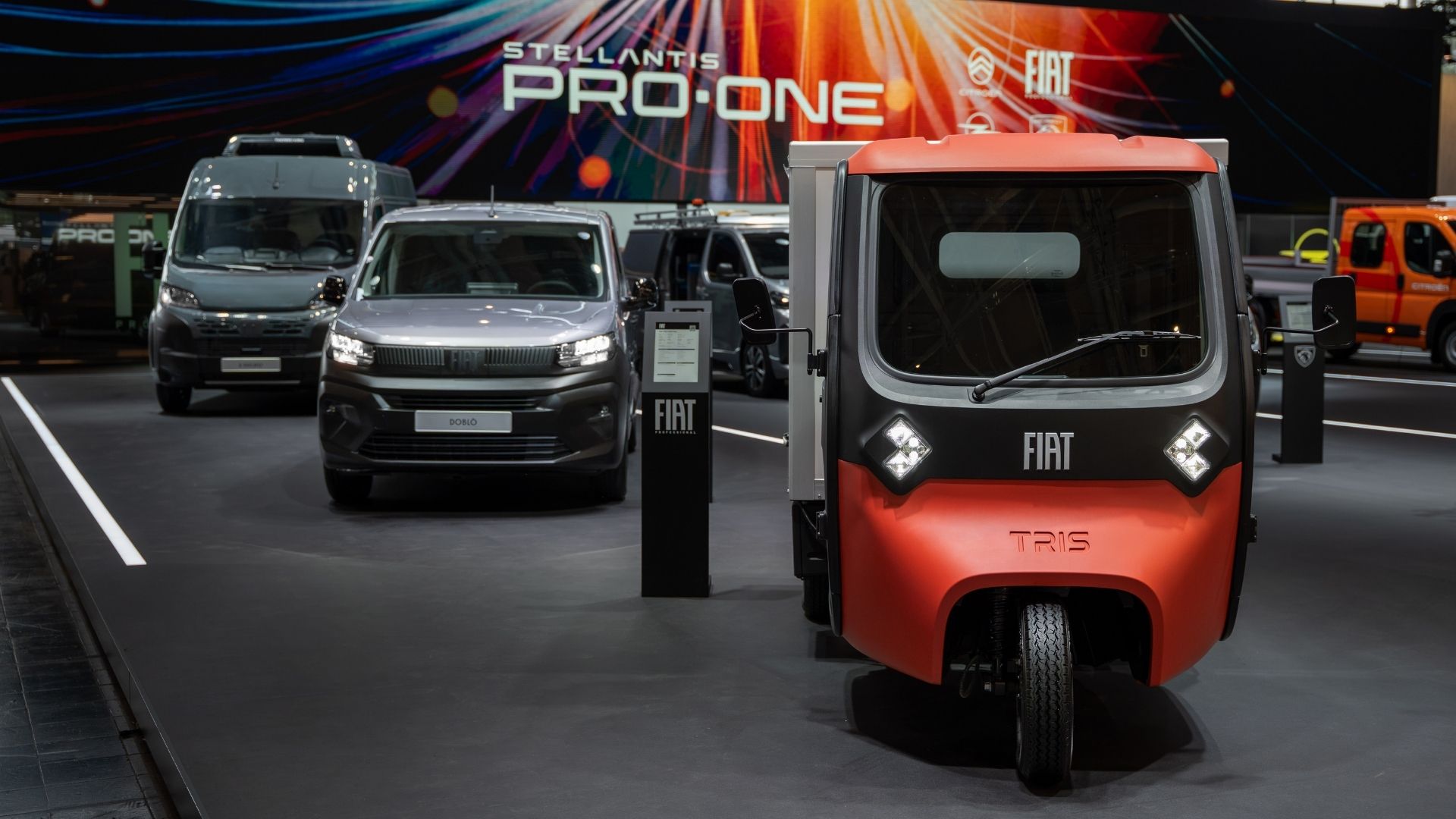 Το ηλεκτρικό τρίτροχο Tris και το Doblo EasyPRO παρουσιάζει η Fiat