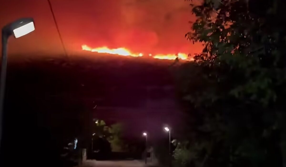 Φωτιά στη Φλώρινα: Ολονύχτια η μάχη με τις φλόγες, ενισχύθηκαν οι δυνάμεις – Εκκενώθηκε η Κρυσταλλοπηγή