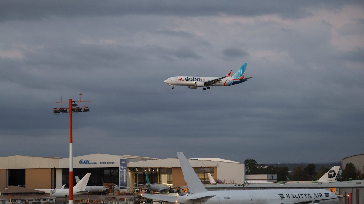 Το αεροπλάνο της FlyDubai με προορισμό το Ισραήλ από τα Ηνωμένα Αραβικά Εμιράτα κάνει αναγκαστική προσγείωση στη Σαουδική Αραβία μετά από σήμα έκτακτης ανάγκης στις 30 Σεπτεμβρίου 2026