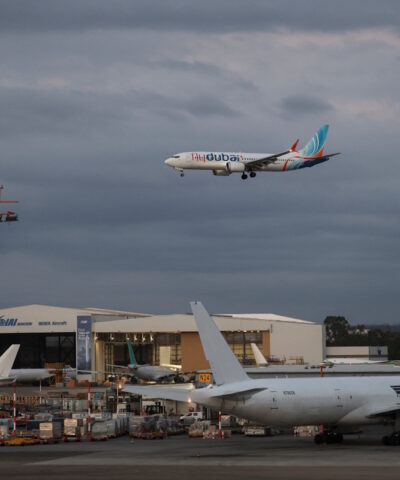 Το αεροπλάνο της FlyDubai με προορισμό το Ισραήλ από τα Ηνωμένα Αραβικά Εμιράτα κάνει αναγκαστική προσγείωση στη Σαουδική Αραβία μετά από σήμα έκτακτης ανάγκης στις 30 Σεπτεμβρίου 2026