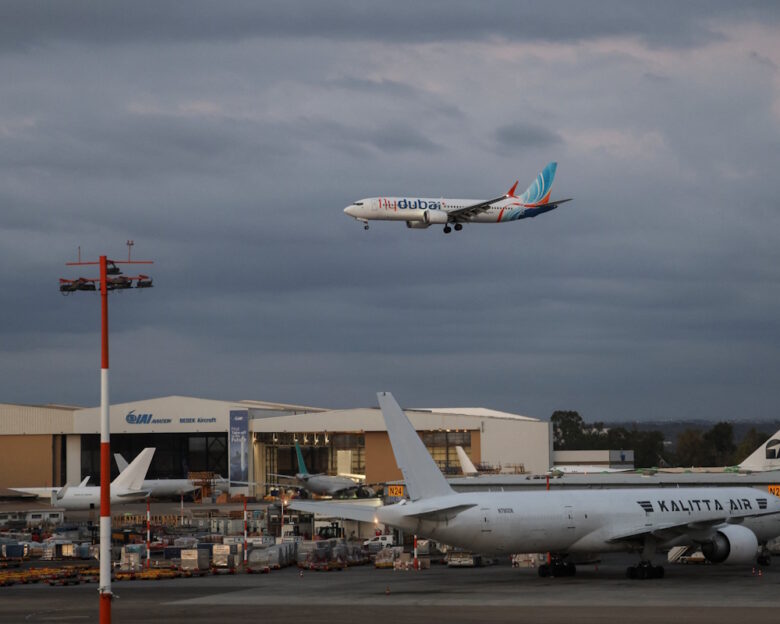 Το αεροπλάνο της FlyDubai με προορισμό το Ισραήλ από τα Ηνωμένα Αραβικά Εμιράτα κάνει αναγκαστική προσγείωση στη Σαουδική Αραβία μετά από σήμα έκτακτης ανάγκης στις 30 Σεπτεμβρίου 2026