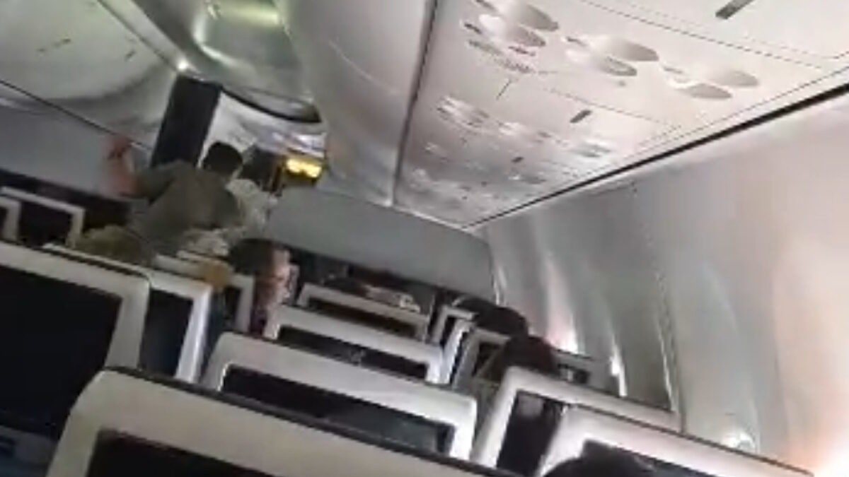 Αεροπλάνο της FlyDubai με προορισμό το Ισραήλ από τα Ηνωμένα Αραβικά Εμιράτα κάνει αναγκαστική προσγείωση στη Σαουδική Αραβία μετά από σήμα έκτακτης ανάγκης στις 30 Σεπτεμβρίου 2026