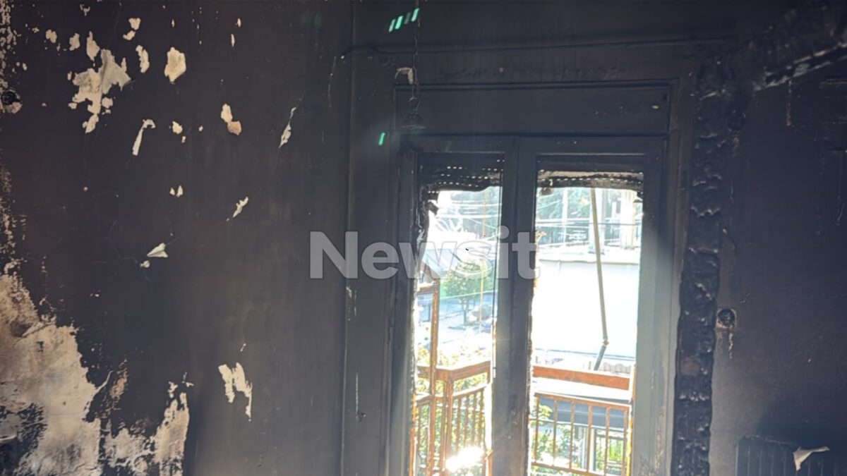 Νέα Ιωνία: Εικόνες καταστροφής στην πολυκατοικία μετά τη φωτιά – Βίντεο με τις φλόγες να «ξεπηδούν» από τα διαμερίσματα