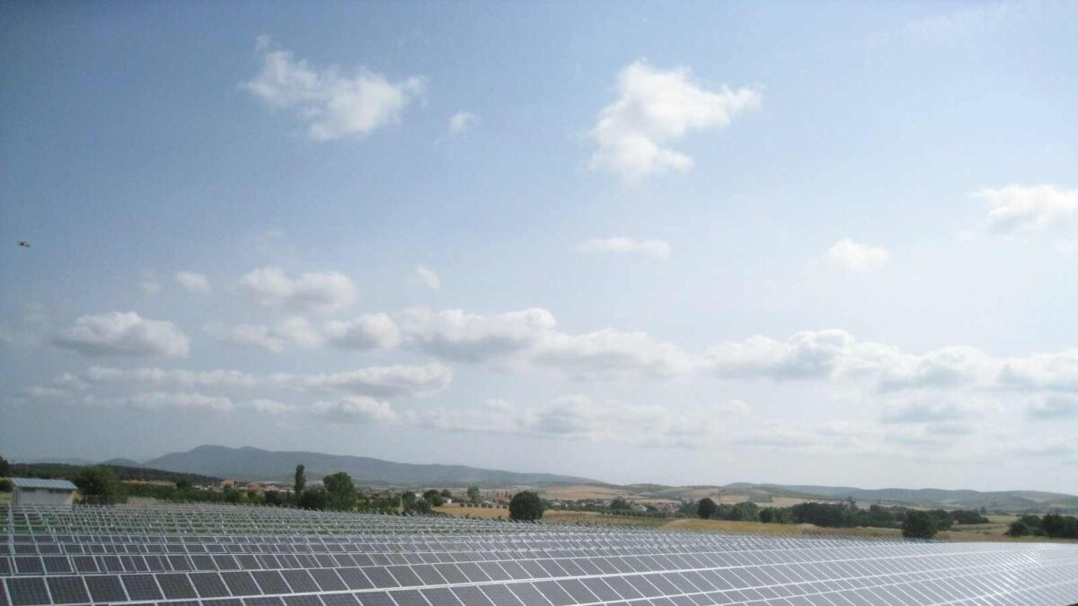 ΔΕΠΑ Εμπορίας: Στρατηγική συνεργασία με AKTOR για ανάπτυξη υβριδικών έργων ΑΠΕ 221,1 MW και έργων αποθήκευσης 250 MW