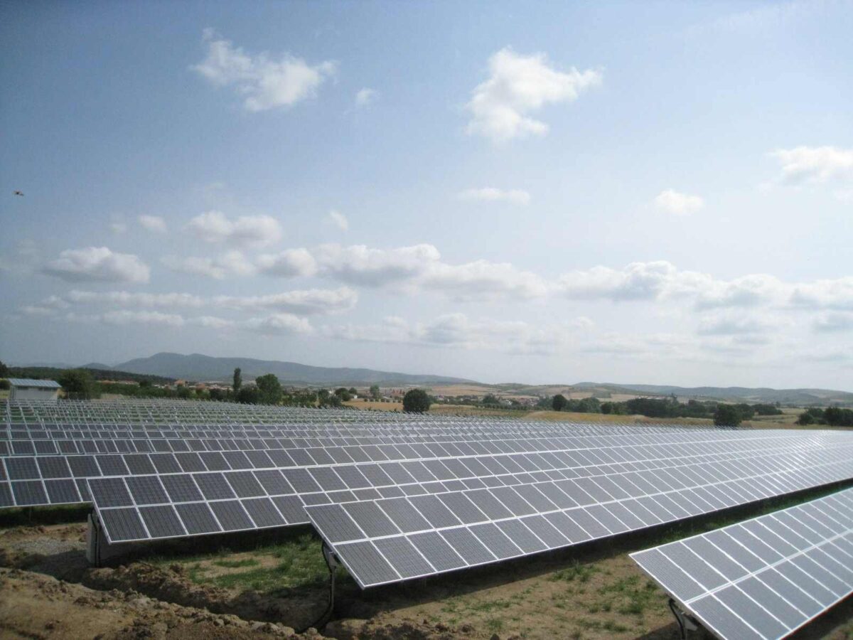 ΔΕΠΑ Εμπορίας: Στρατηγική συνεργασία με AKTOR για ανάπτυξη υβριδικών έργων ΑΠΕ 221,1 MW και έργων αποθήκευσης 250 MW