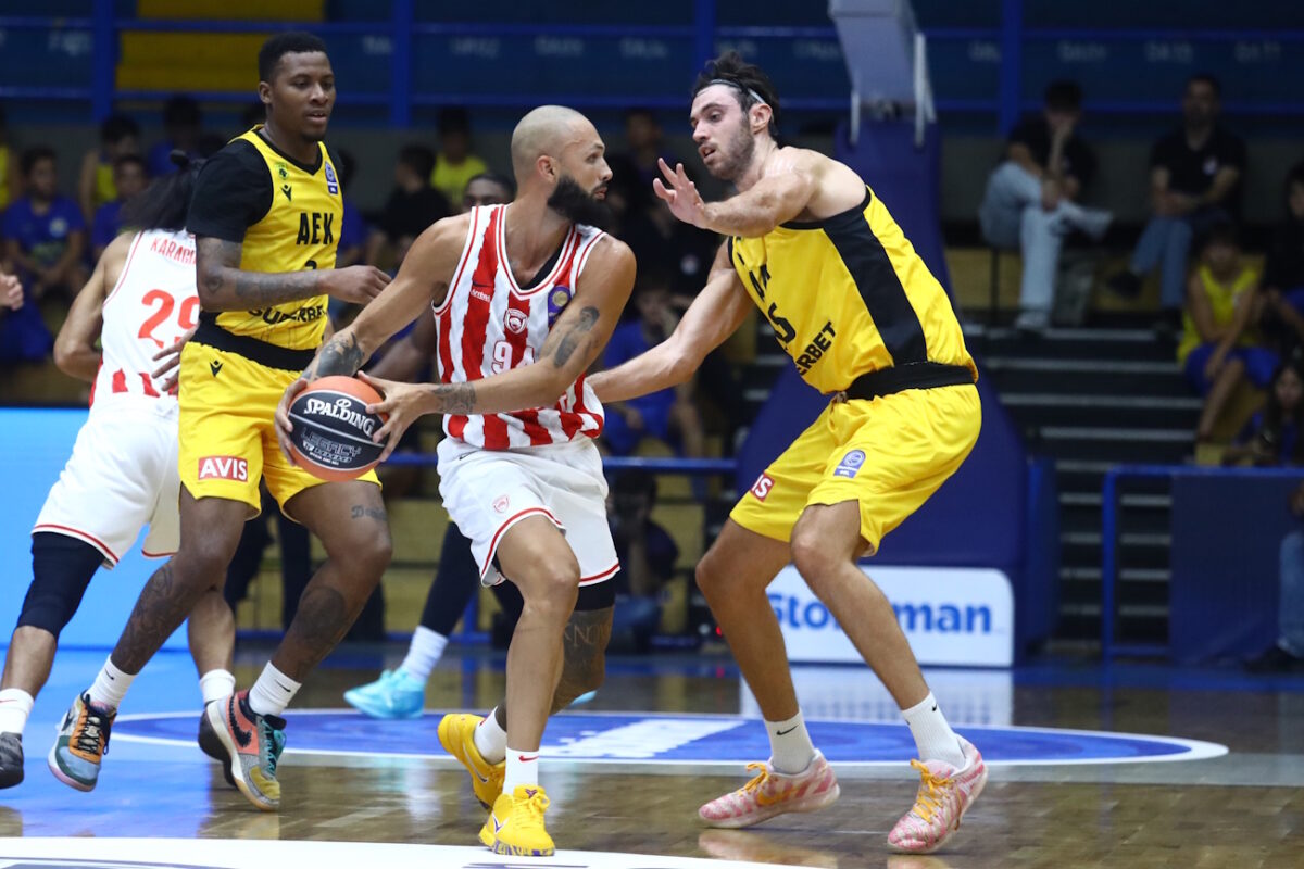 Ολυμπιακός – ΑΕΚ live ο πρώτος ημιτελικός του Super Cup