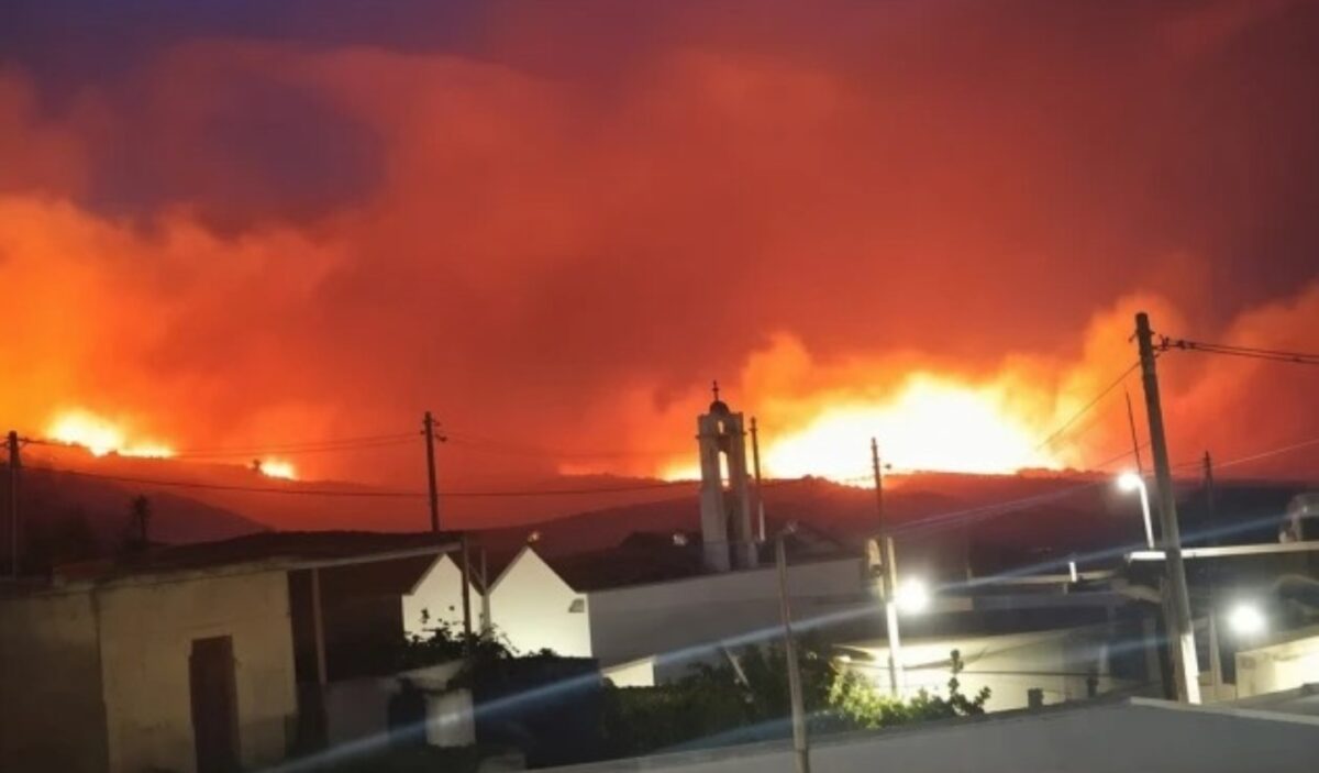 Φωτιά στη Σητεία: Ολονύχτια μάχη με τις φλόγες, μπαράζ μηνυμάτων από το 112 για εκκένωση 6 οικισμών – Βίντεο από την καταστροφή