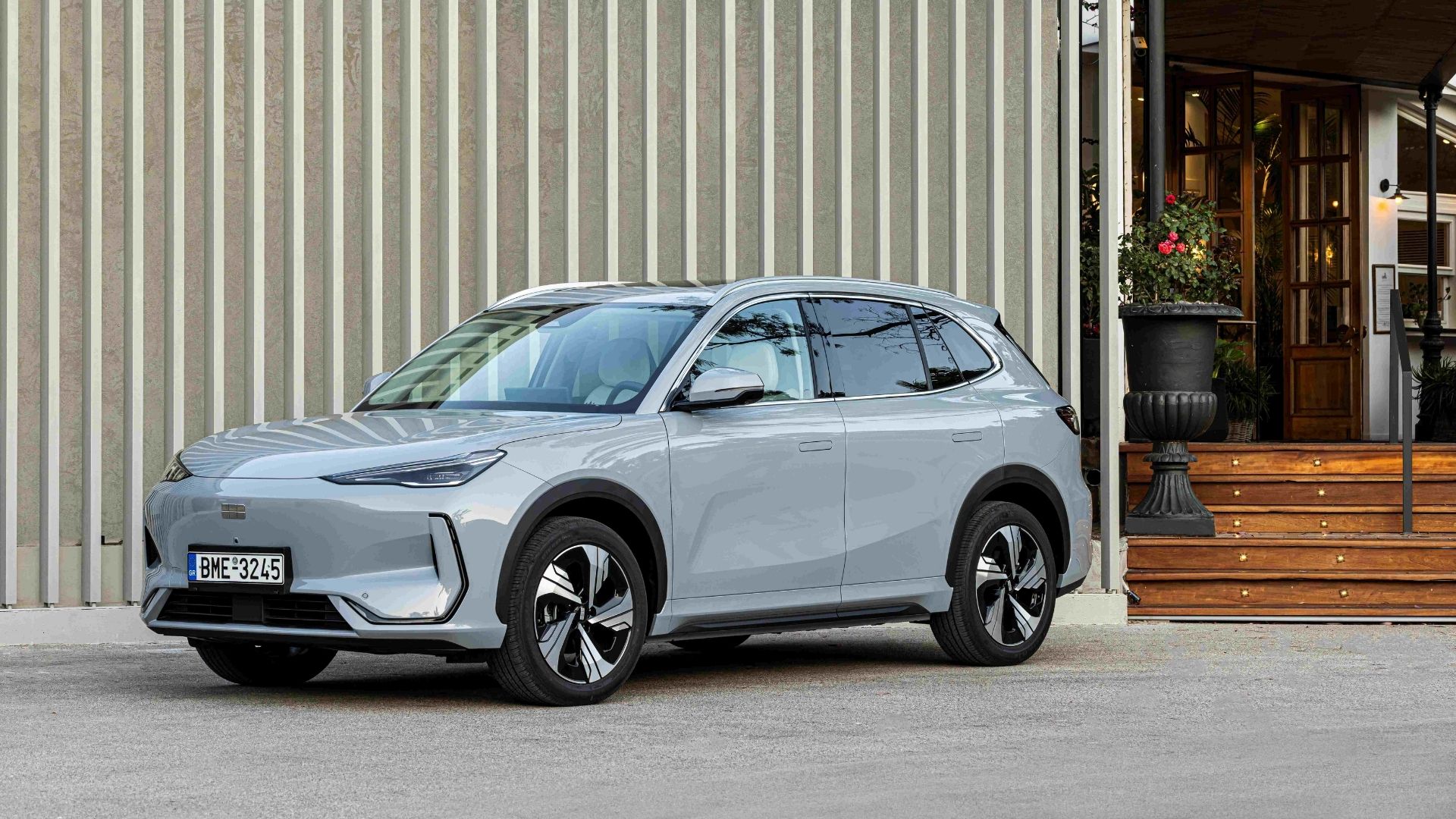 Το Geely E5 και με μεγαλύτερη μπαταρία 68 kWh και αυτονομία 475 χλμ.