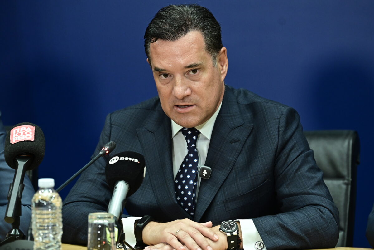 Ένταση στον αέρα με Γεωργιάδη, Βούλγαρη και Χασαπόπουλο: Τα «ξυλόλια», τα «νανογιλέκα» και η φράση που εξόργισε τον υπουργό υγείας