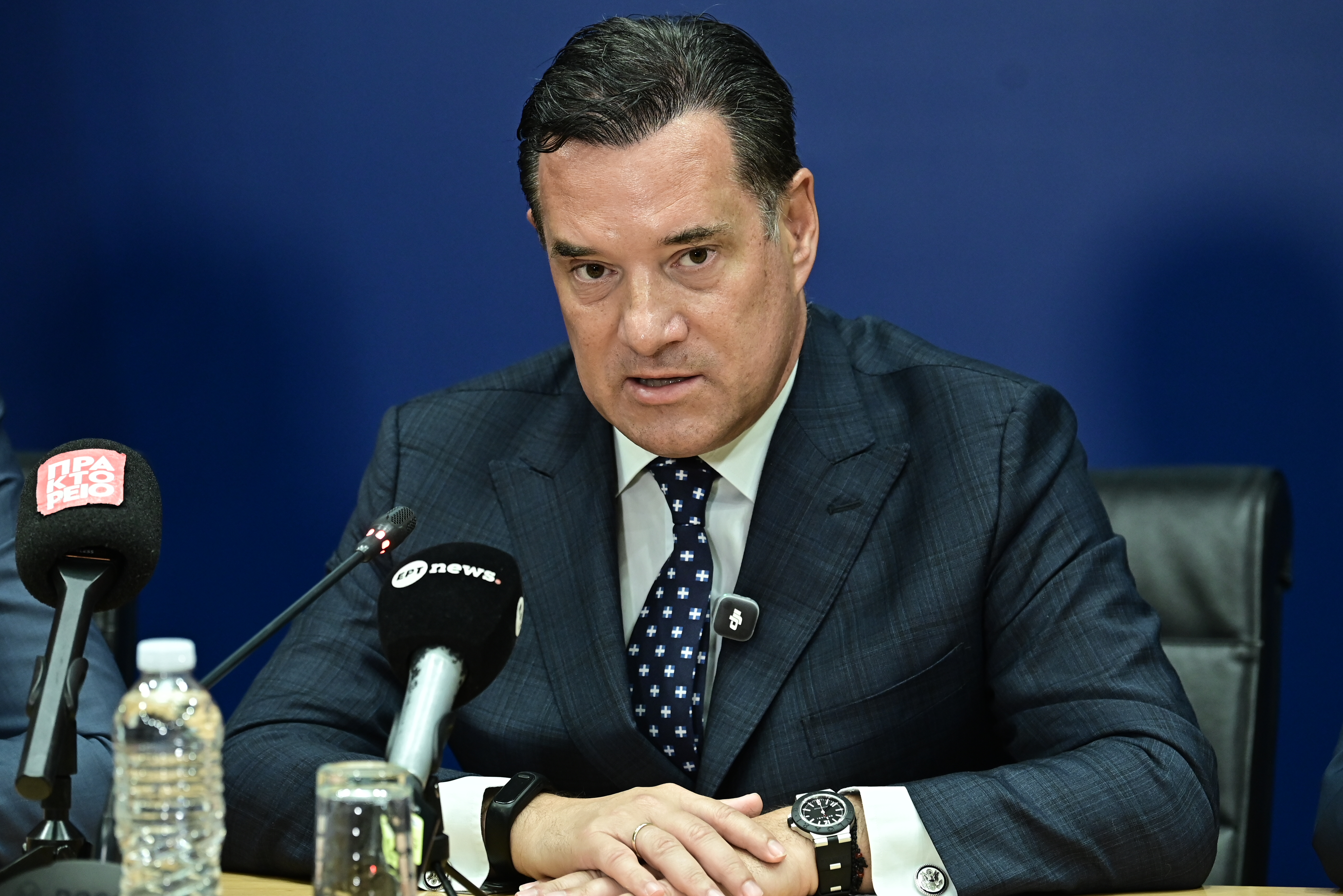 Ένταση στον αέρα με Γεωργιάδη, Βούλγαρη και Χασαπόπουλο: Τα «ξυλόλια», τα «νανογιλέκα» και η φράση που εξόργισε τον υπουργό υγείας