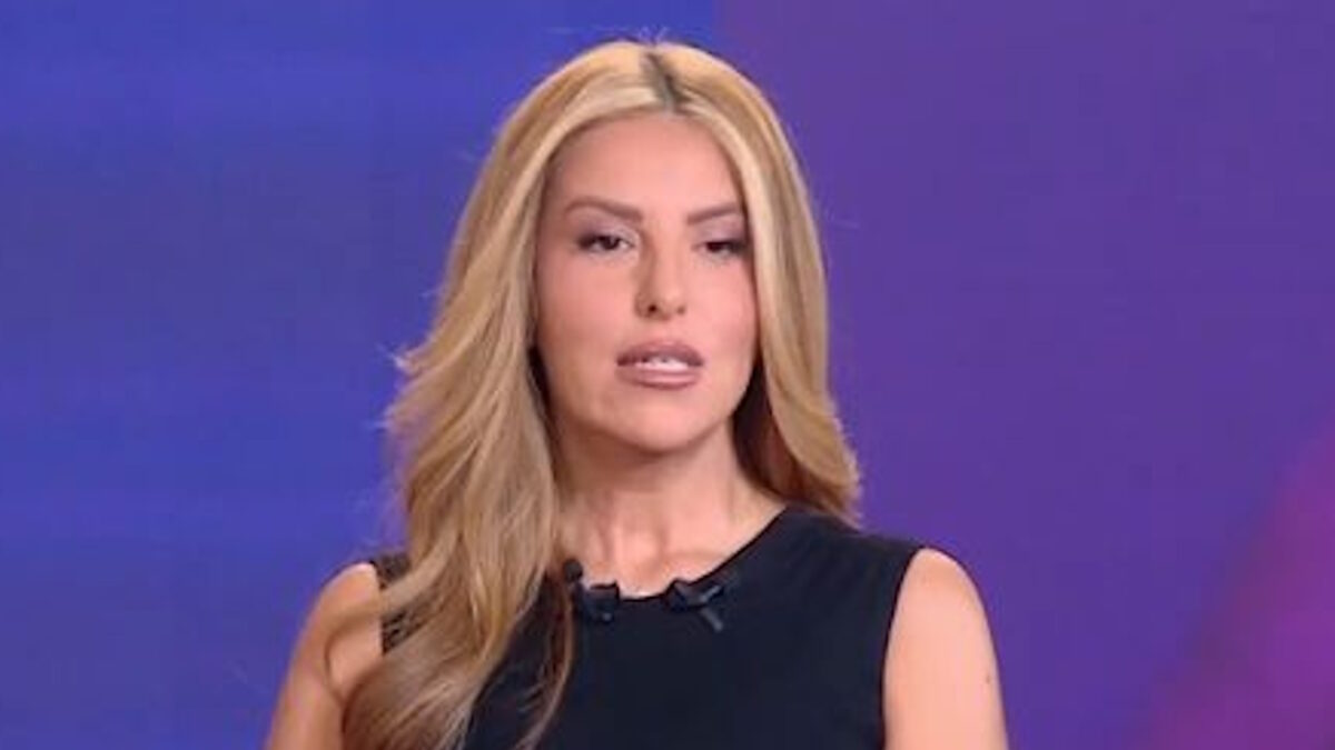 Η Αναστασία Γιάμαλη στην έναρξη της εκπομπής «Εξελίξεις Τώρα» στο Mega