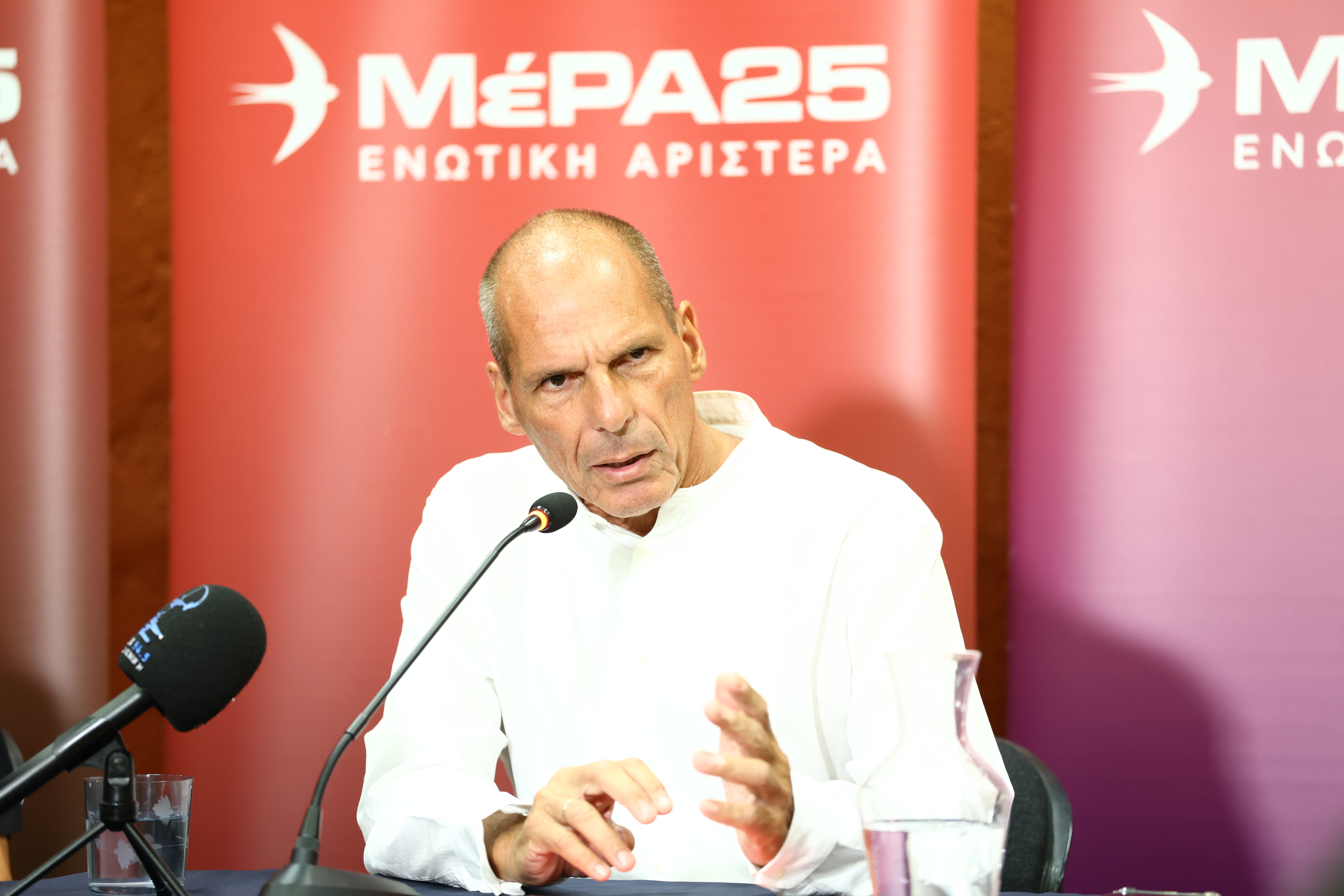 Βαρουφάκης κατά Τσίπρα: «Προτιμώ τον θάνατο από το να μπω σε κυβέρνησή του»