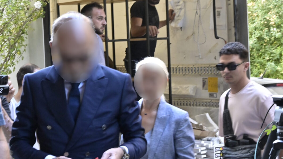 Οι δυο γιατροί της κλινικής στο Κολωνάκι