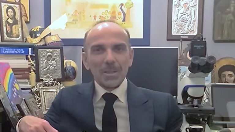 Ο Ηλίας Θεοδωρόπουλος, επικεφαλής του ιδιωτικού ιατρείου "The Stem Cell Clinic" στο Κολωνάκι