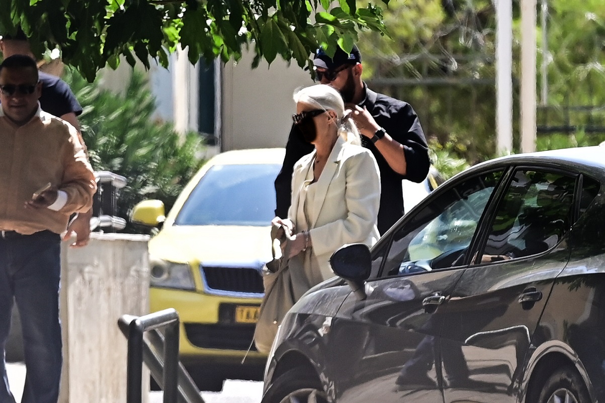 Κατέρρευσε η γιατρός που κατηγορείται για τον θάνατο του Γιώργου Μαζωνάκη - Διακόπηκε η απολογία του συζύγου της