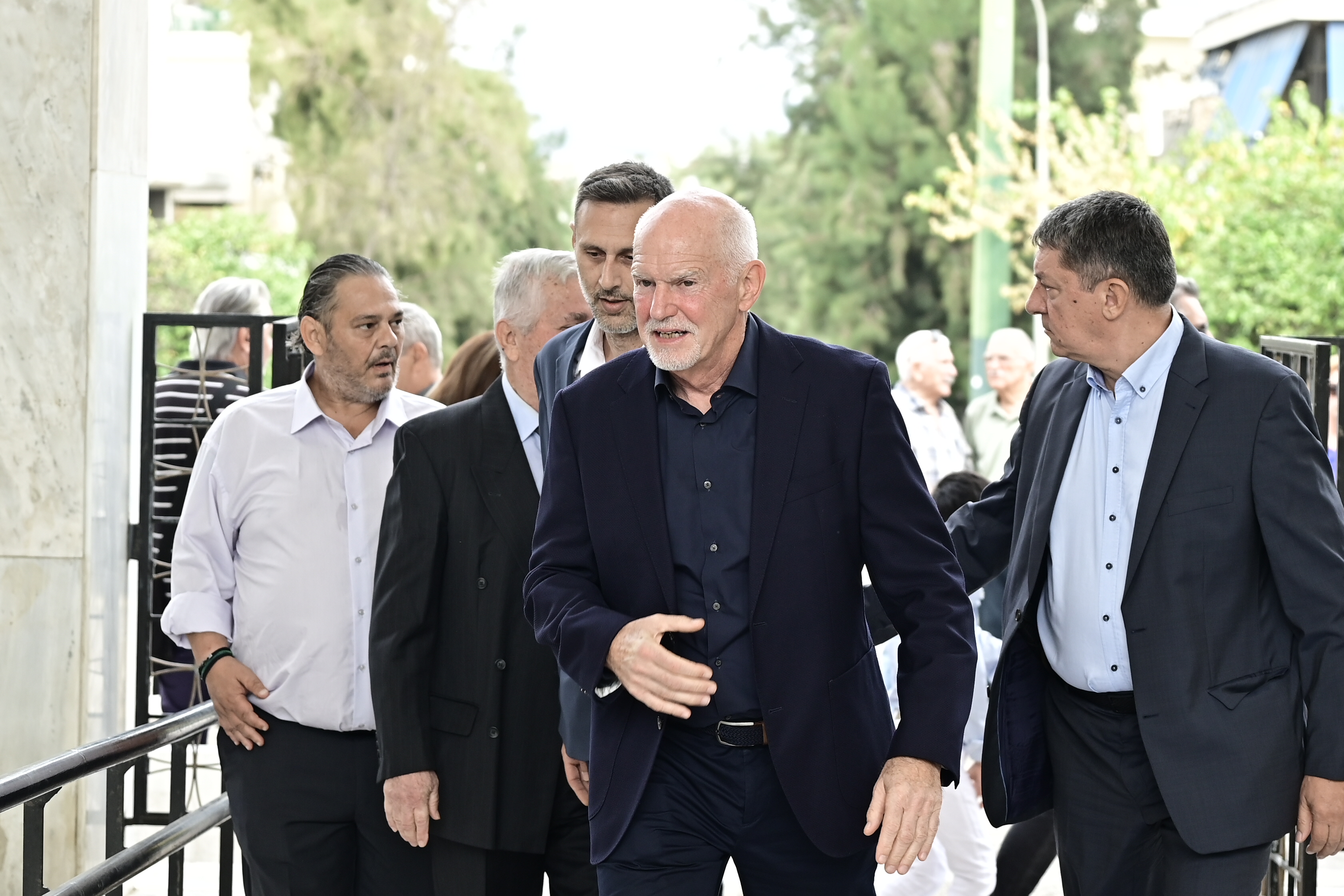 Πλήθος κόσμου στο «ύστατο χαίρε» στην Μαργαρίτα Παπανδρέου - «Αγάπησε την Ελλάδα και πάλεψε για αυτήν», είπε στον επικήδειο ο γιος της, Γιώργος