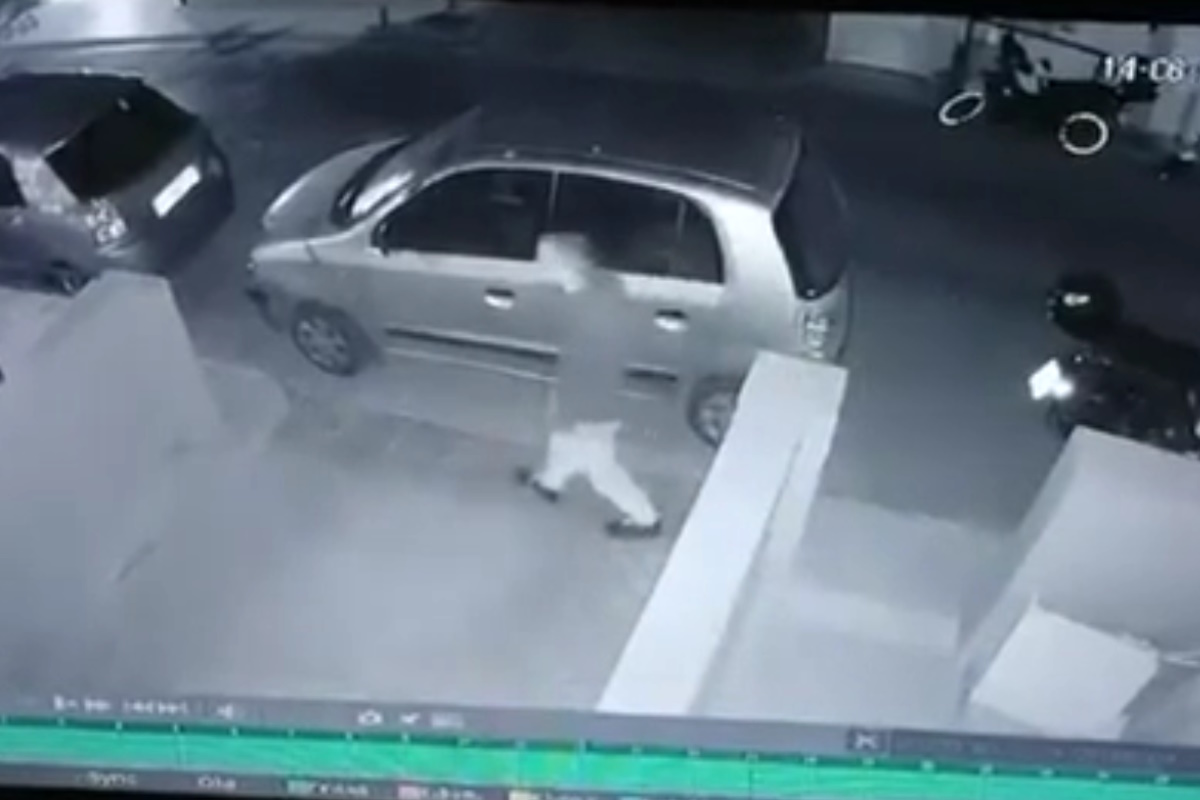 Ο 40χρονος τη στιγμή που ακολουθούσε μία κοπέλα