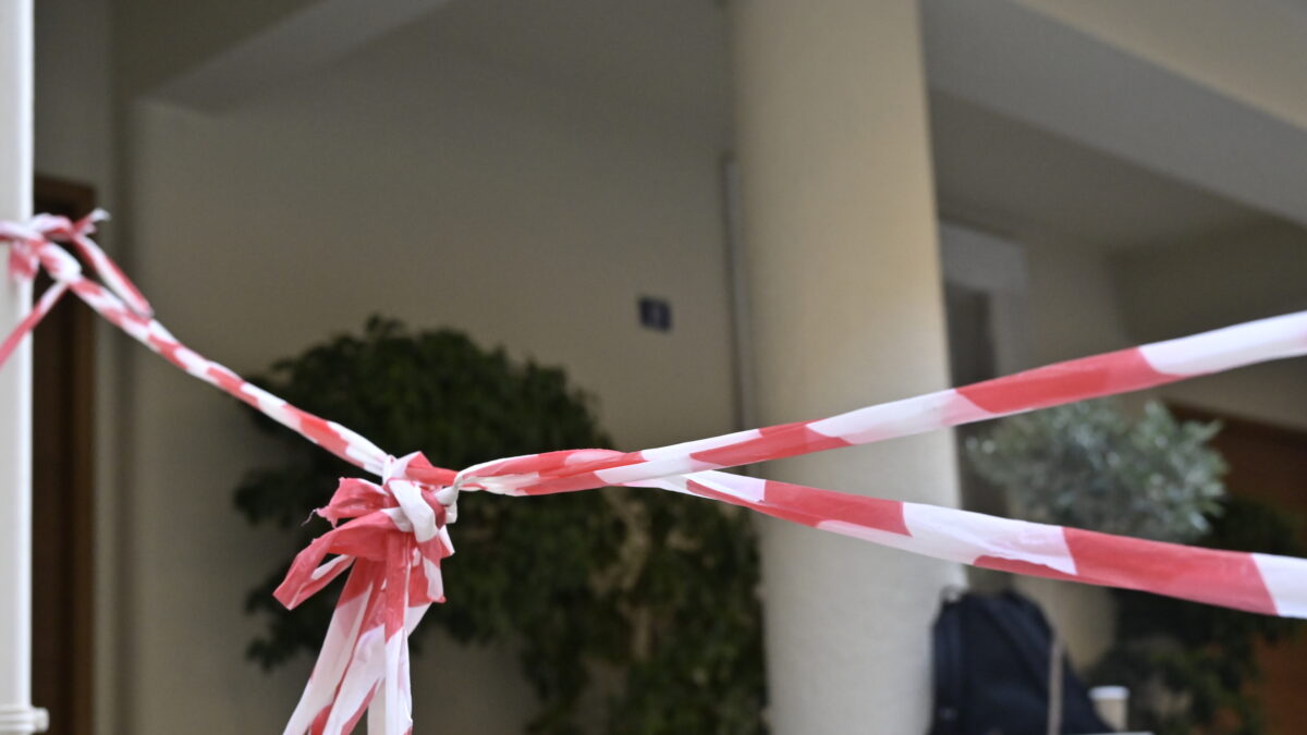 Υπό φύλαξη το ιατρείο όπου άφησε την τελευταία του πνοή ο Γιώργος Μαζωνάκης
