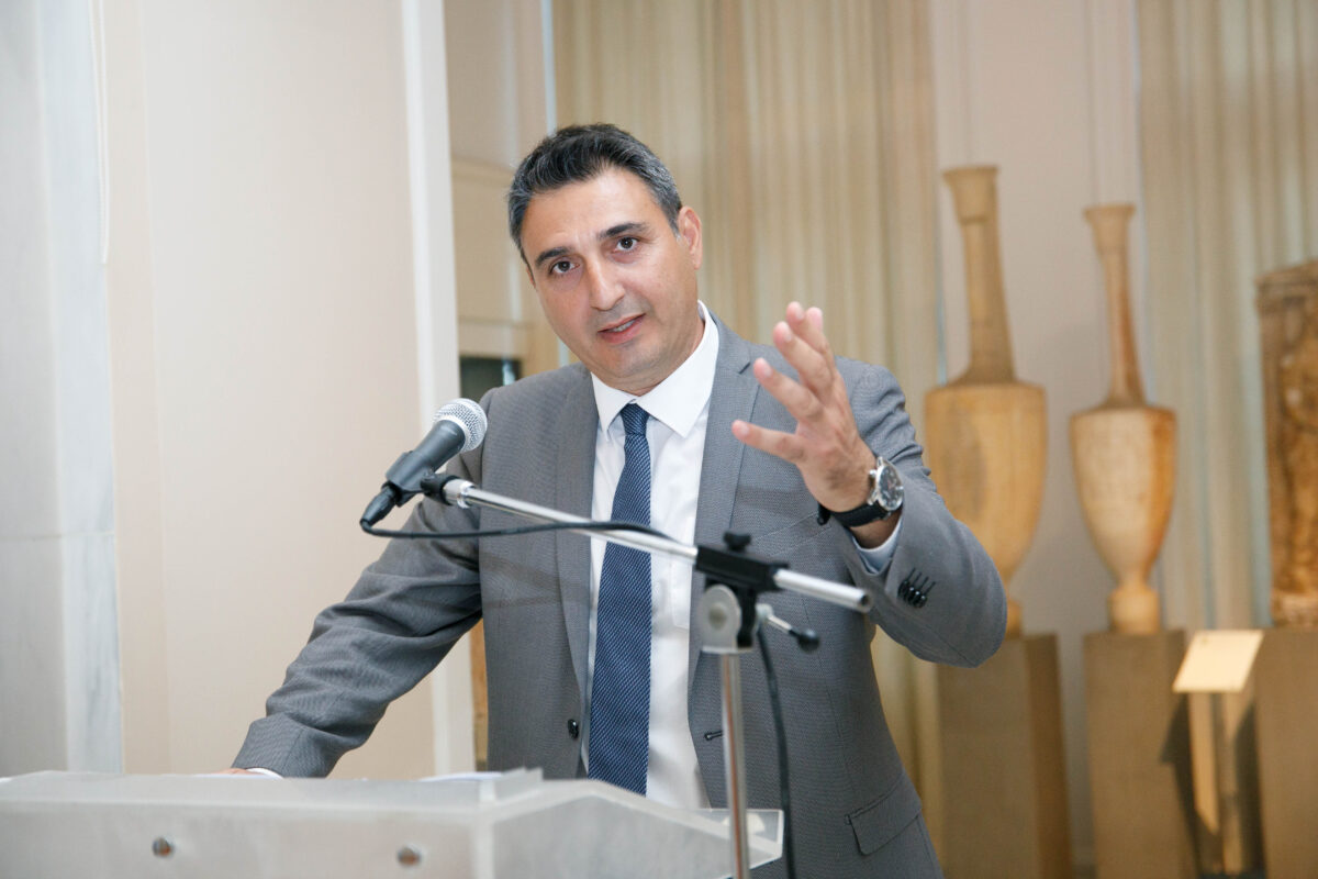 Ο πρόεδρος της ΕΑΒΙ κατά την εναρκτήρια ομιλία του στην εκδήλωση