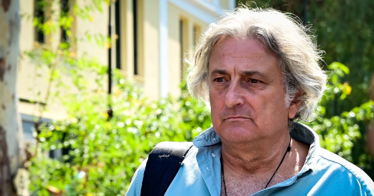 Γιώργος Μαζωνάκης: «Ο υπνοθεραπευτής έχει χάσει τον ύπνο του επειδή είπε ότι ήταν ο αποδέκτης της φωτογραφίας» λέει ο δικηγόρος του Γιώργος Μαζωνάκης: «Ο υπνοθεραπευτής έχει χάσει τον ύπνο του επειδή είπε ότι ήταν ο αποδέκτης της φωτογραφίας» λέει ο δικηγόρος του