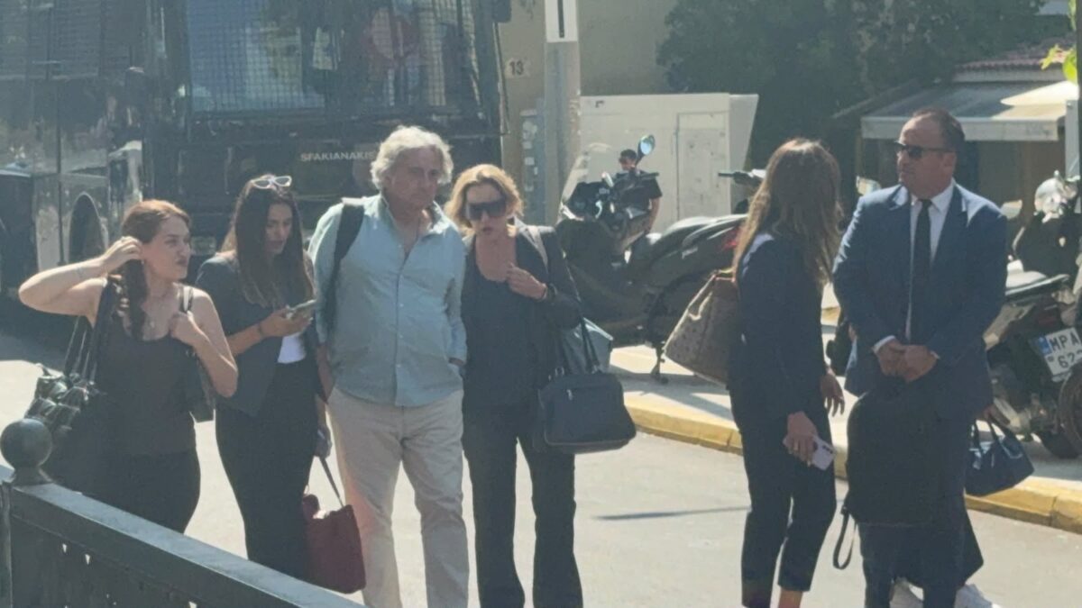 Νάσος Κομιανός: «Σφίγγα» ο υπνωτιστής – Επιτέθηκε φραστικά σε δημοσιογράφους, συνάντησε μόνο 2 φορές τον Μαζωνάκη
