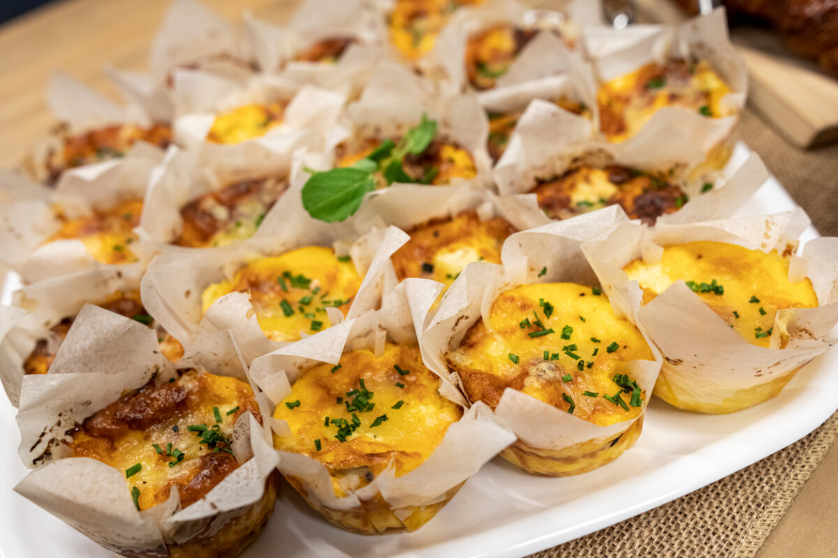 Συνταγή για mini frittatas με σπανάκι και ανθότυρο | Επικαιρότητα στο LivePress.gr