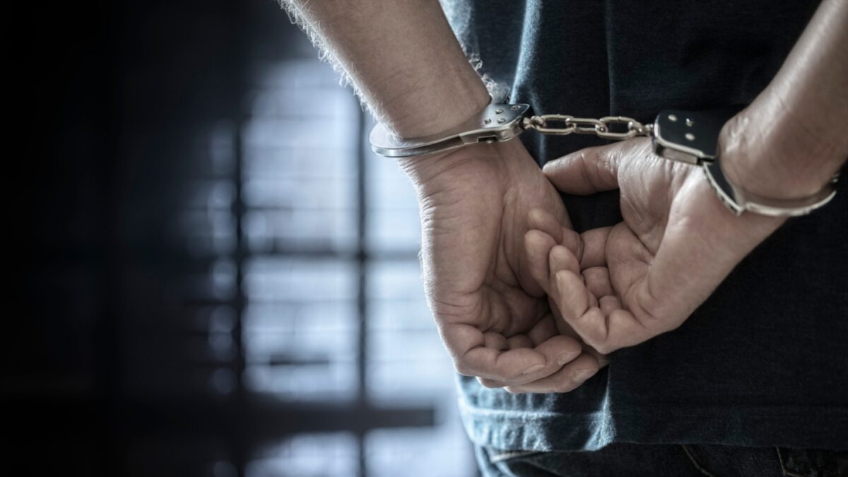 Χειροπέδες σε δύο Τούρκους – μέλη εγκληματικών οργανώσεων: Κατηγορούνται για ναρκωτικά και πλαστογραφία