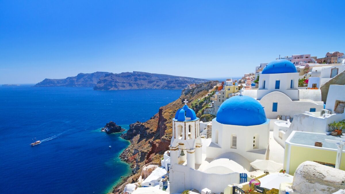 Oία, ένας από τους πιο φωτογενείς οικισμούς σε ολόκληρο τον κόσμο