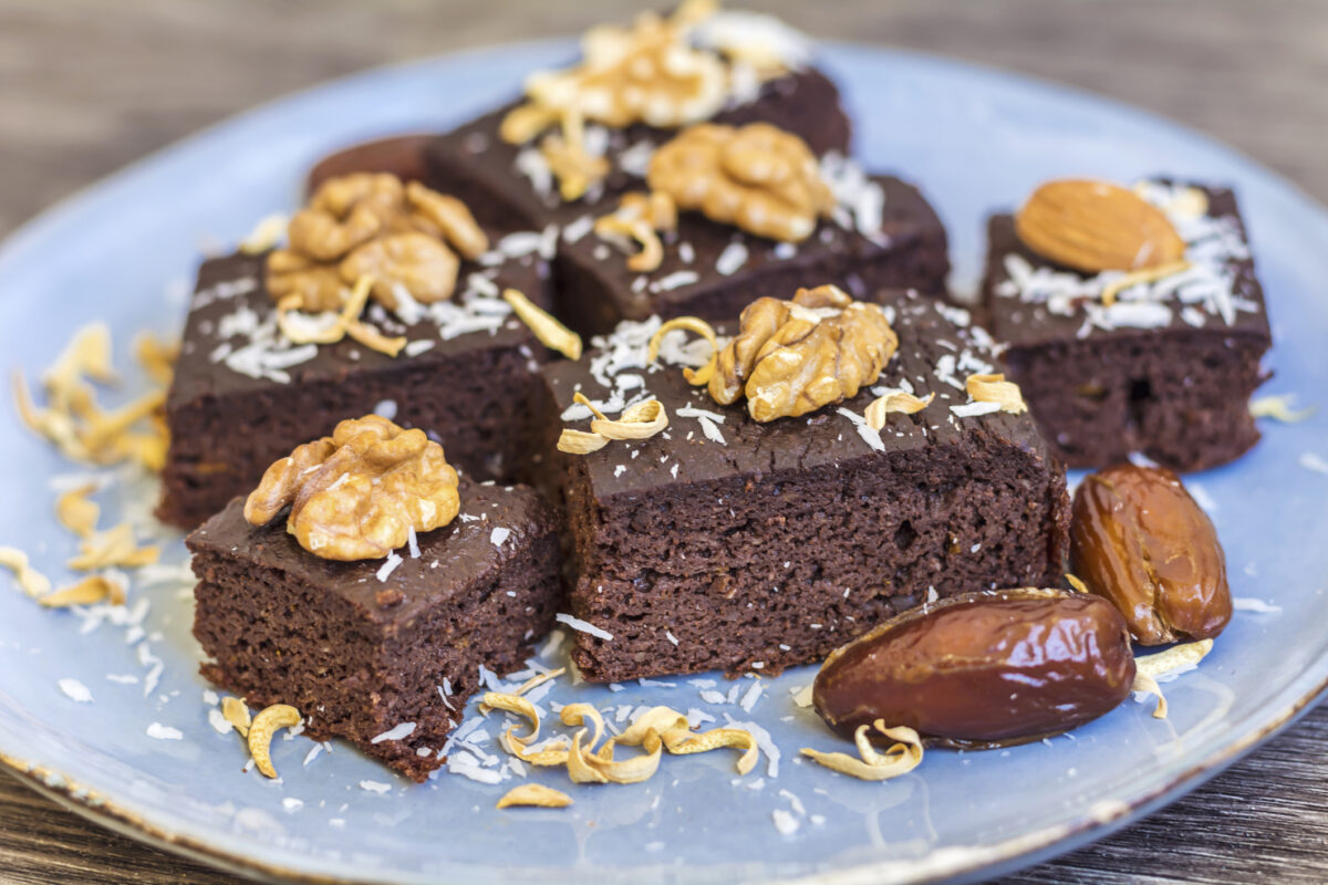 Συνταγή για brownie cake χωρίς ζάχαρη με χουρμάδες