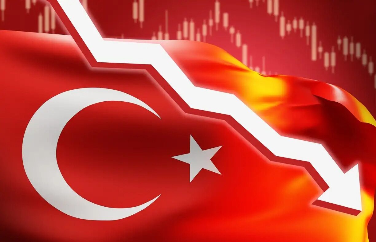 Turkey Financial crisis. Turkish currency fall. Devaluation of the Turkish lira. Down arrow on the background of the Turkish flag. Financial collapse in Turkey. Turkey stock market fall. 3d image