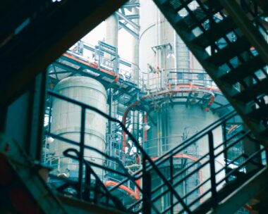 A complex system of pipes and assemblies in a plant for the production and treatment of liquefied natural gas