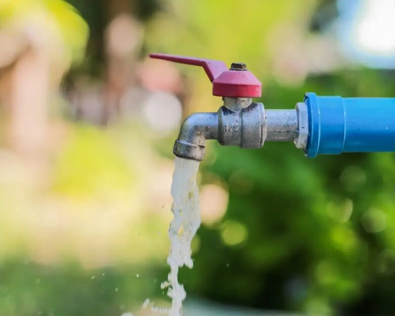 Faucet for watering H2o Water from faucet water valve