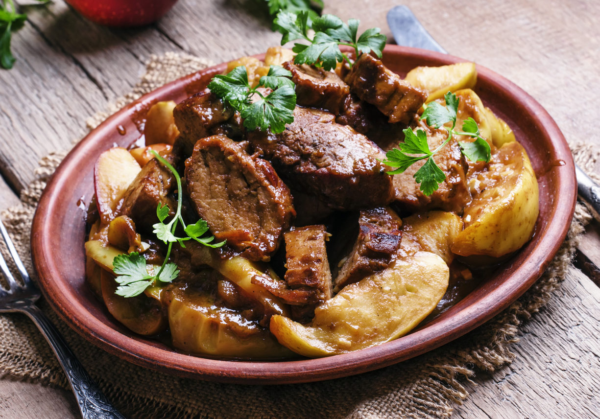 Χοιρινό με κυδώνια στην κατσαρόλα