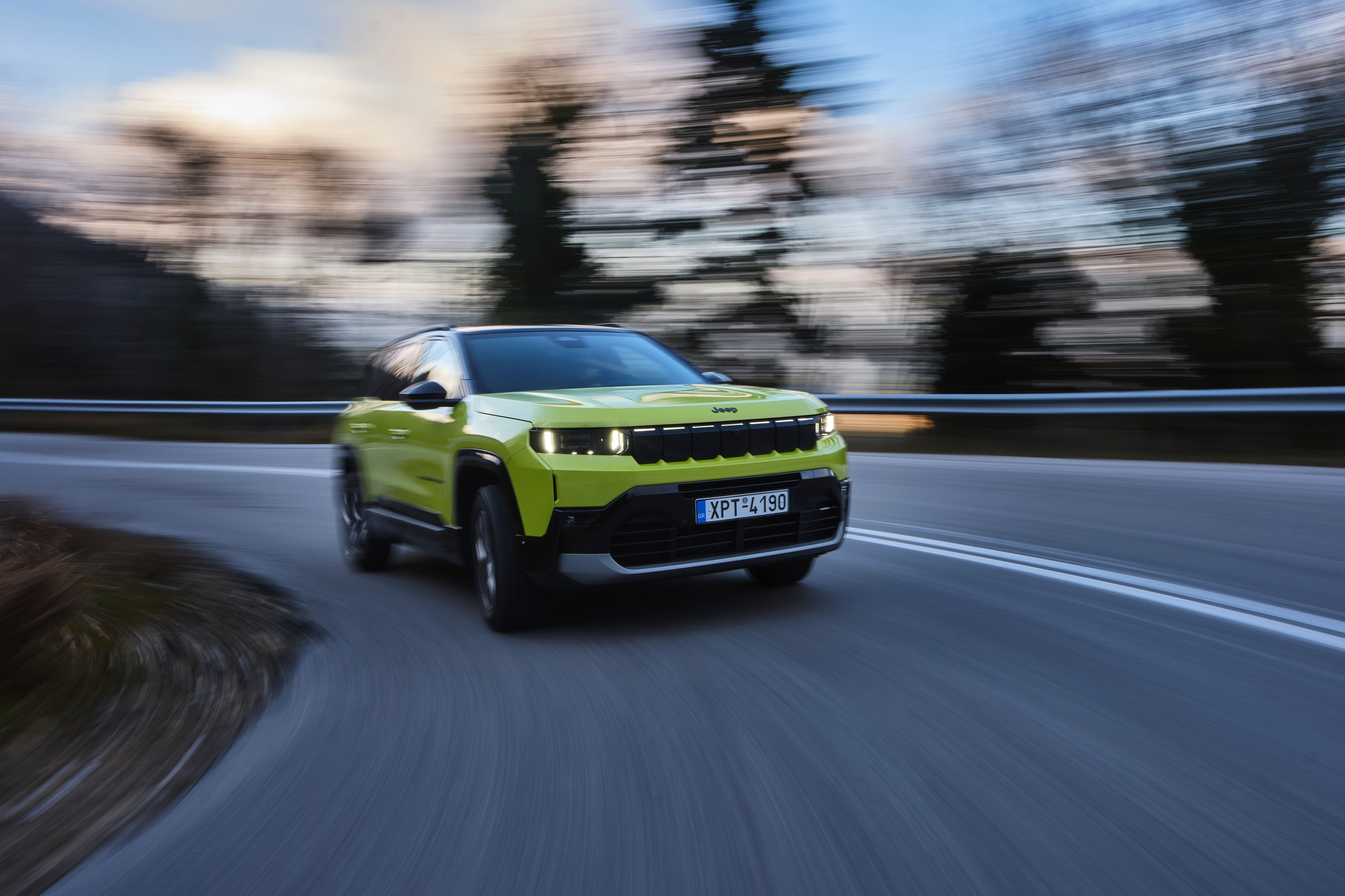 Νέες εκδόσεις Jeep Compass, πιο ισχυρές και με αυτονομία έως 660 χλμ.