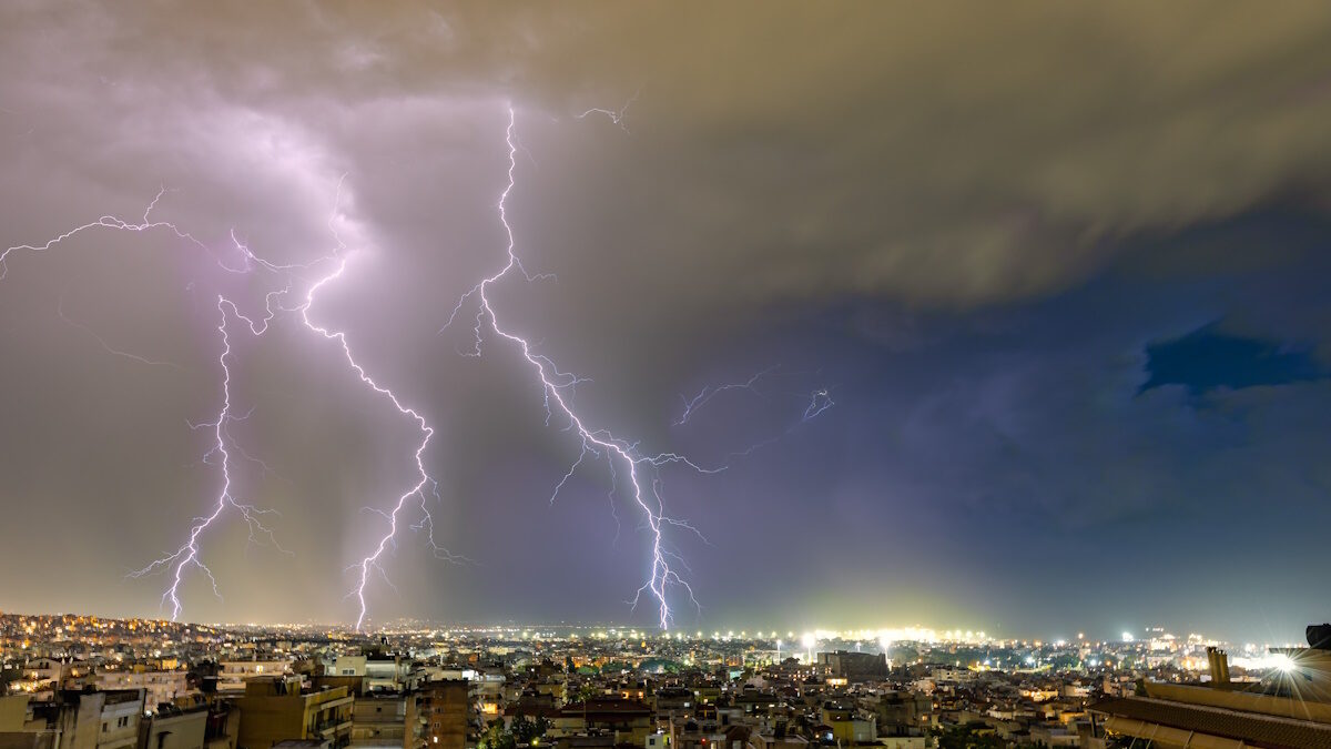 Καταιγίδα με αστραπές στη Θεσσαλονίκη