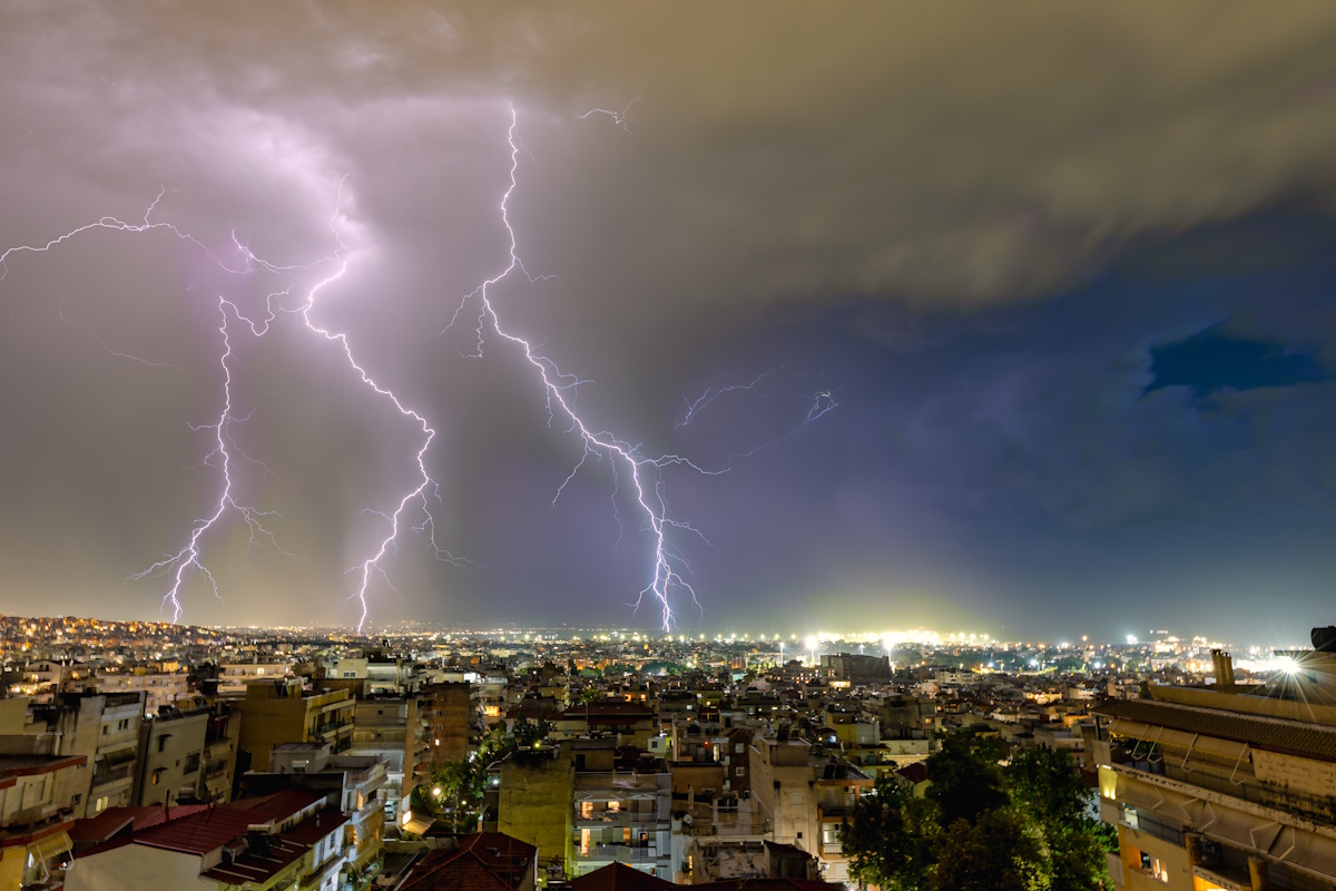 Καταιγίδα με αστραπές στη Θεσσαλονίκη