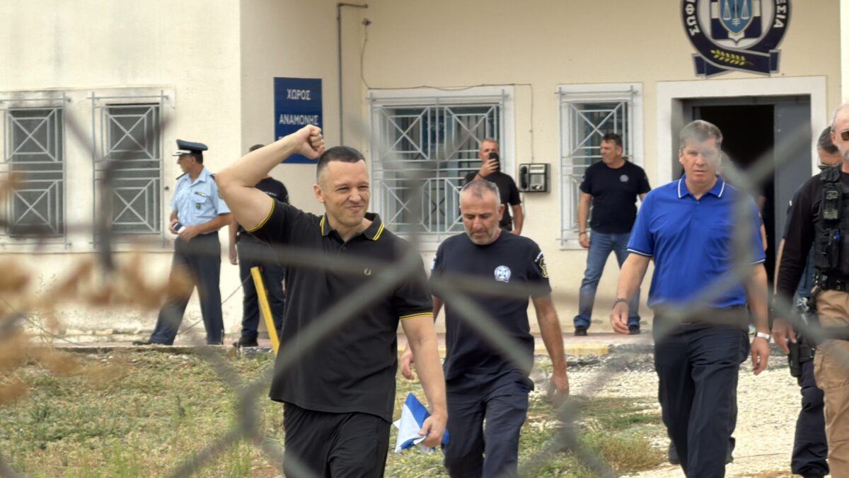Αποφυλάκιση Κασιδιάρη: Αντιδράσεις των κομμάτων για την πρόθεση του να κατέβει στις εκλογές - «Πρόκληση απέναντι στα θύματα της Χρυσής Αυγής»