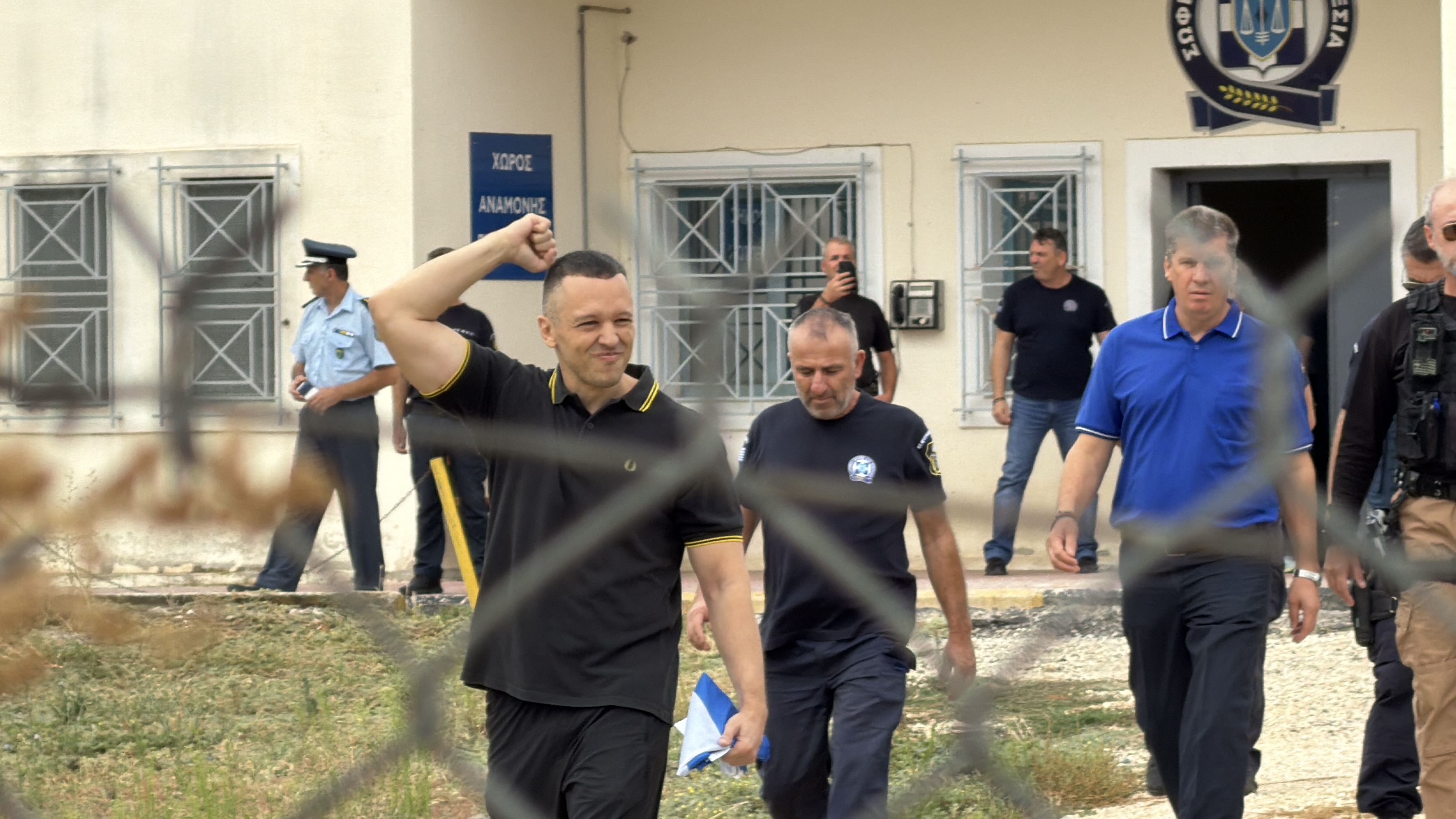 Αποφυλάκιση Κασιδιάρη: Αντιδράσεις των κομμάτων για την πρόθεση του να κατέβει στις εκλογές – «Πρόκληση απέναντι στα θύματα της Χρυσής Αυγής»