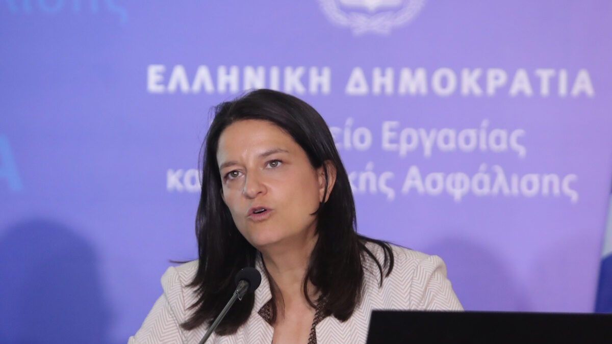 Η υπουργός Εργασίας και Κοινωνικής Ασφάλισης, Νίκη Κεραμέως