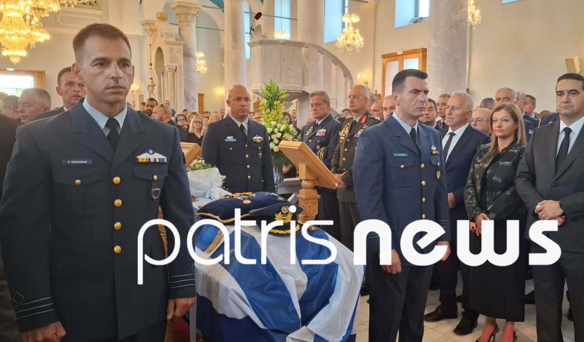 Γιάννης Μπλέσιας: Ο Πύργος αποχαιρετά τον πιλότο που σκοτώθηκε στην Τανάγρα - Τυλιγμένο με την ελληνική σημαία το φέρετρό του