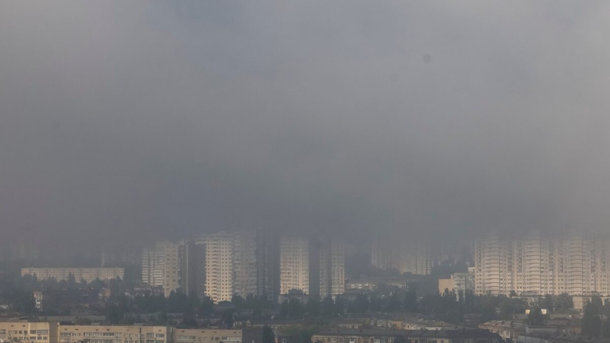 Smoke rises in the city during a Russian drone and missile strike, amid Russia's attack on Ukraine, in Kyiv, Ukraine September 30, 2026. REUTERS/Gleb Garanich